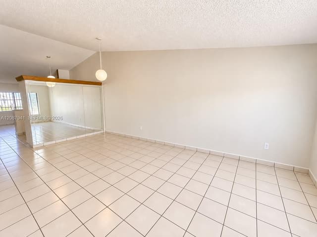 12796 NW 102 CT, Hialeah Gardens FL 33018 - Hialeah Gardens, FL - Photo 5