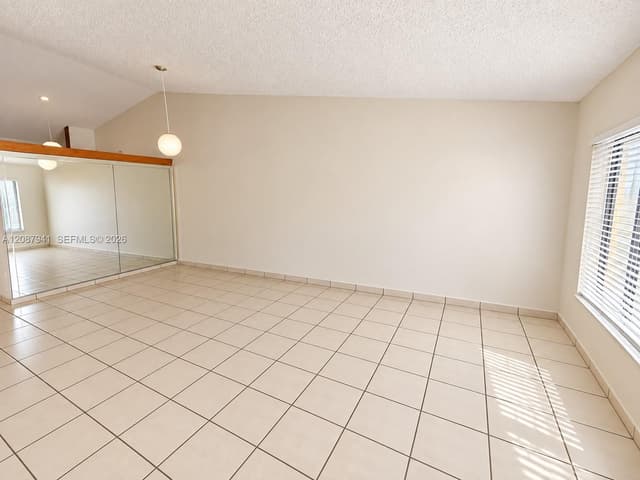 12796 NW 102 CT, Hialeah Gardens FL 33018 - Hialeah Gardens, FL - Photo 4
