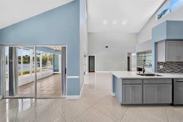 20141 NW 10th St, Pembroke Pines FL 33029 - Pembroke Pines, FL - Photo 3