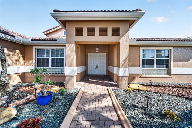 20141 NW 10th St, Pembroke Pines FL 33029 - Pembroke Pines, FL - Photo 5