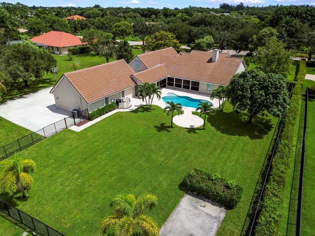 5703 Lago Del Sol Drive, Lake Worth FL 33449 - Lake Worth, FL - Photo 6