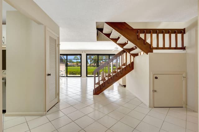 527 Prestwick Circle, Palm Beach Gardens FL 33418 - Palm Beach Gardens, FL - Photo 7