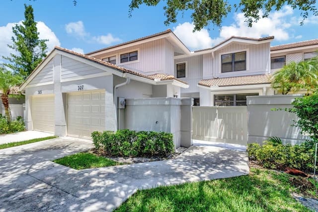 527 Prestwick Circle, Palm Beach Gardens FL 33418 - Palm Beach Gardens, FL - Photo 3