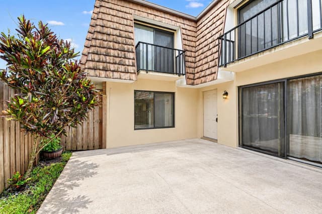 1923 19th Lane, FL 33463 - Photo 3