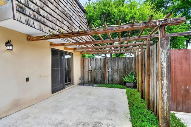 1923 19th Lane, FL 33463 - Photo 5