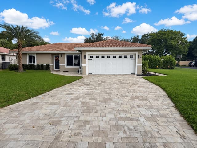 839 NW 107TH Lane, Coral Springs FL 33071 - Coral Springs, FL - Photo 7