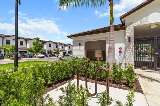 221 SW 159th Way, Pembroke Pines FL 33027 - Pembroke Pines, FL - Photo 2