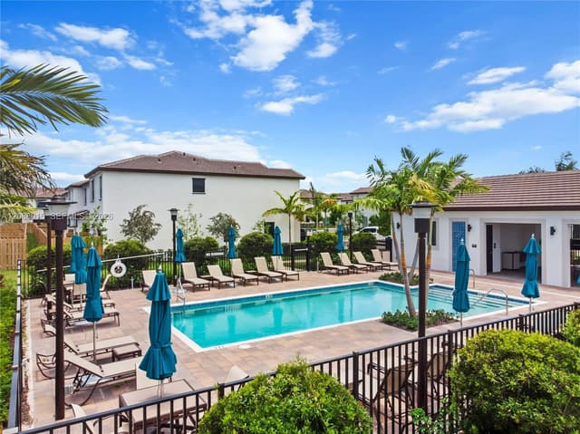 221 SW 159th Way, Pembroke Pines FL 33027 - Pembroke Pines, FL - Photo 6