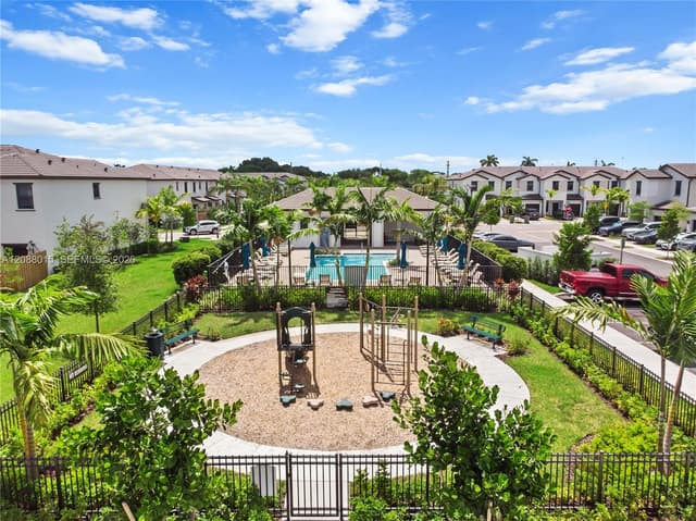 221 SW 159th Way, Pembroke Pines FL 33027 - Pembroke Pines, FL - Photo 7