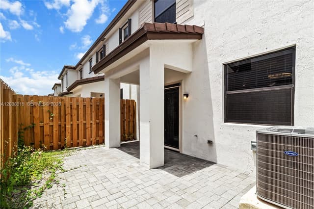 221 SW 159th Way, Pembroke Pines FL 33027 - Pembroke Pines, FL - Photo 3
