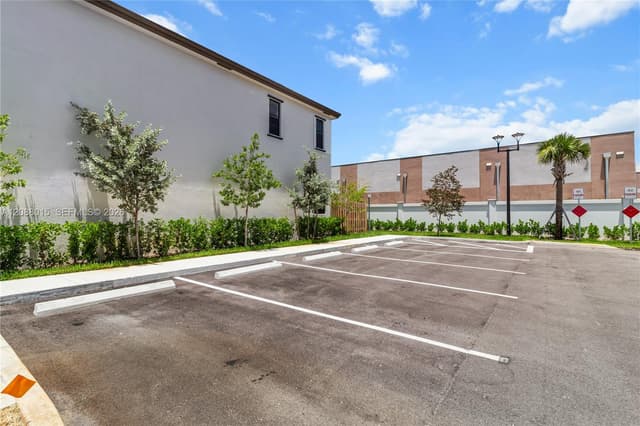 221 SW 159th Way, Pembroke Pines FL 33027 - Pembroke Pines, FL - Photo 5