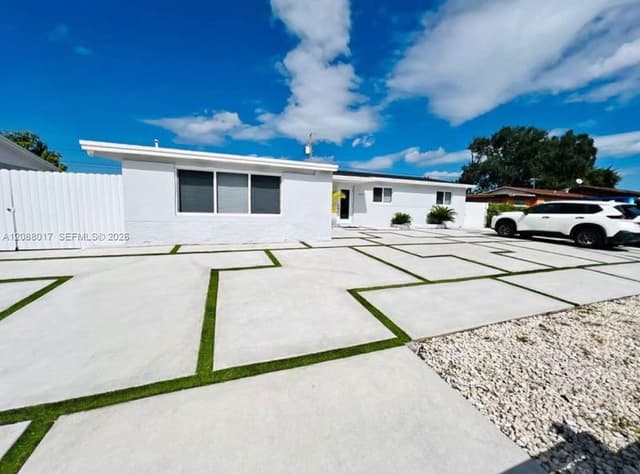 10521 Caribbean Blvd, Cutler Bay FL 33189 - Cutler Bay, FL - Photo 2