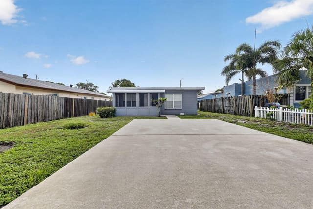 323 NW 4TH Avenue, Delray Beach FL 33444 - Delray Beach, FL - Photo 3
