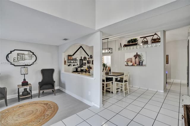 8971 NW 150th Ter, Miami Lakes FL 33018 - Miami Lakes, FL - Photo 5