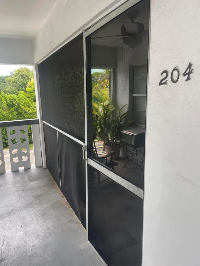 1700 Cleveland Street Apt 204, Hollywood FL 33020 - Hollywood, FL - Photo 2