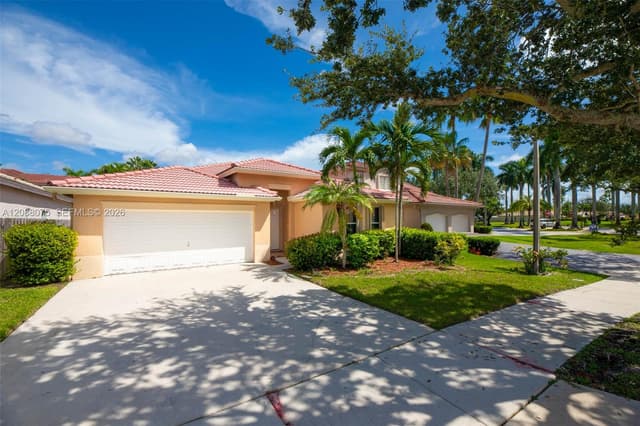 13945 S Cypress Cove Cir, Davie FL 33325 - Davie, FL - Photo 2