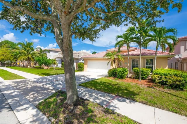 13945 S Cypress Cove Cir, Davie FL 33325 - Davie, FL - Photo 3