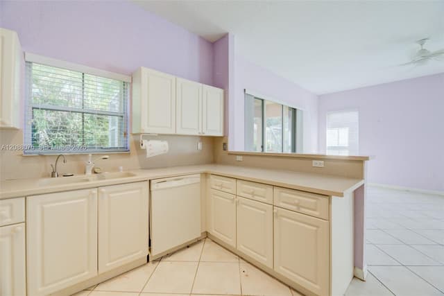 13945 S Cypress Cove Cir, Davie FL 33325 - Davie, FL - Photo 5