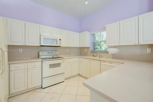 13945 S Cypress Cove Cir, Davie FL 33325 - Davie, FL - Photo 4