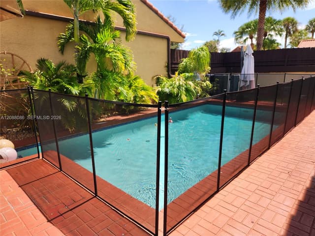 1085 NE 203rd Ln, Miami FL 33179 - Miami, FL - Photo 2