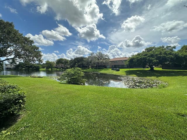305 Lakeside Court, Sunrise FL 33326 - Sunrise, FL - Photo 3