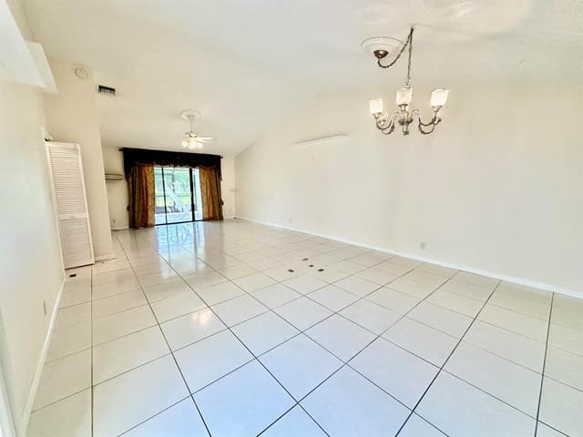 305 Lakeside Court, Sunrise FL 33326 - Sunrise, FL - Photo 5