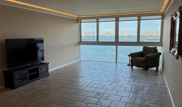 401 Lake Shore Drive # 802, Lake Park FL 33403 - Lake Park, FL - Photo 2