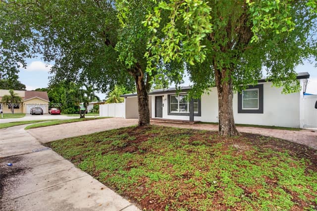 241 NE 45th St, Deerfield Beach FL 33064 - Deerfield Beach, FL - Photo 2