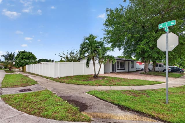 241 NE 45th St, Deerfield Beach FL 33064 - Deerfield Beach, FL - Photo 3