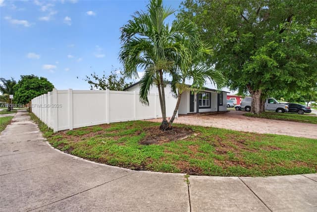 241 NE 45th St, Deerfield Beach FL 33064 - Deerfield Beach, FL - Photo 4