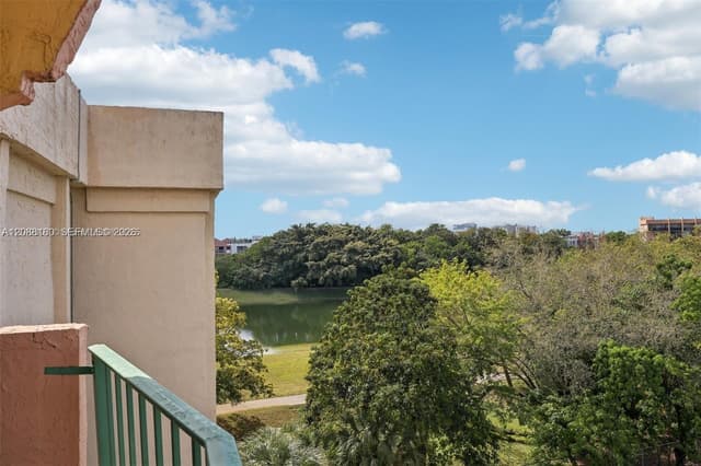 9360 Fontainebleau Blvd # 612, Miami FL 33172 - Miami, FL - Photo 2