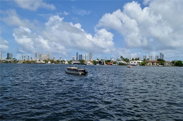 16570 NE 26th Ave # 4D, North Miami Beach FL 33160 - North Miami Beach, FL - Photo 2