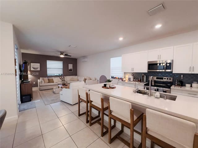 11014 W 35th Ln, Hialeah FL 33018 - Hialeah, FL - Photo 7