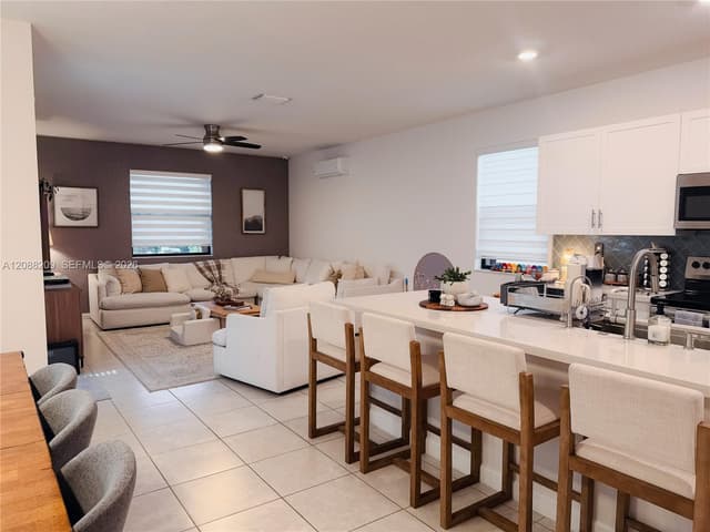 11014 W 35th Ln, Hialeah FL 33018 - Hialeah, FL - Photo 3