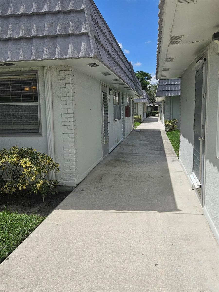 17 Valencia A, Delray Beach FL 33446