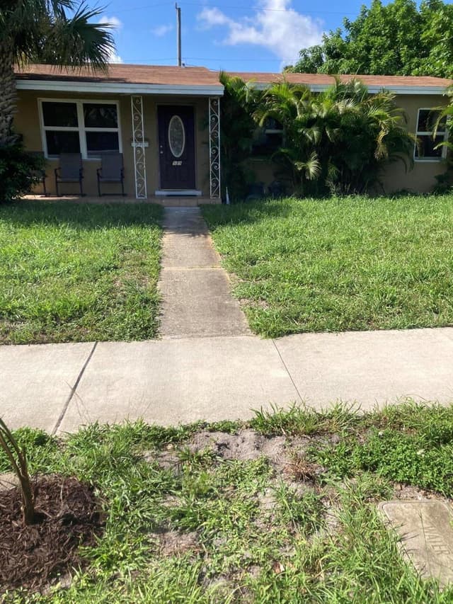 939 35TH Street, West Palm Beach FL 33407 - West Palm Beach, FL - Photo 2