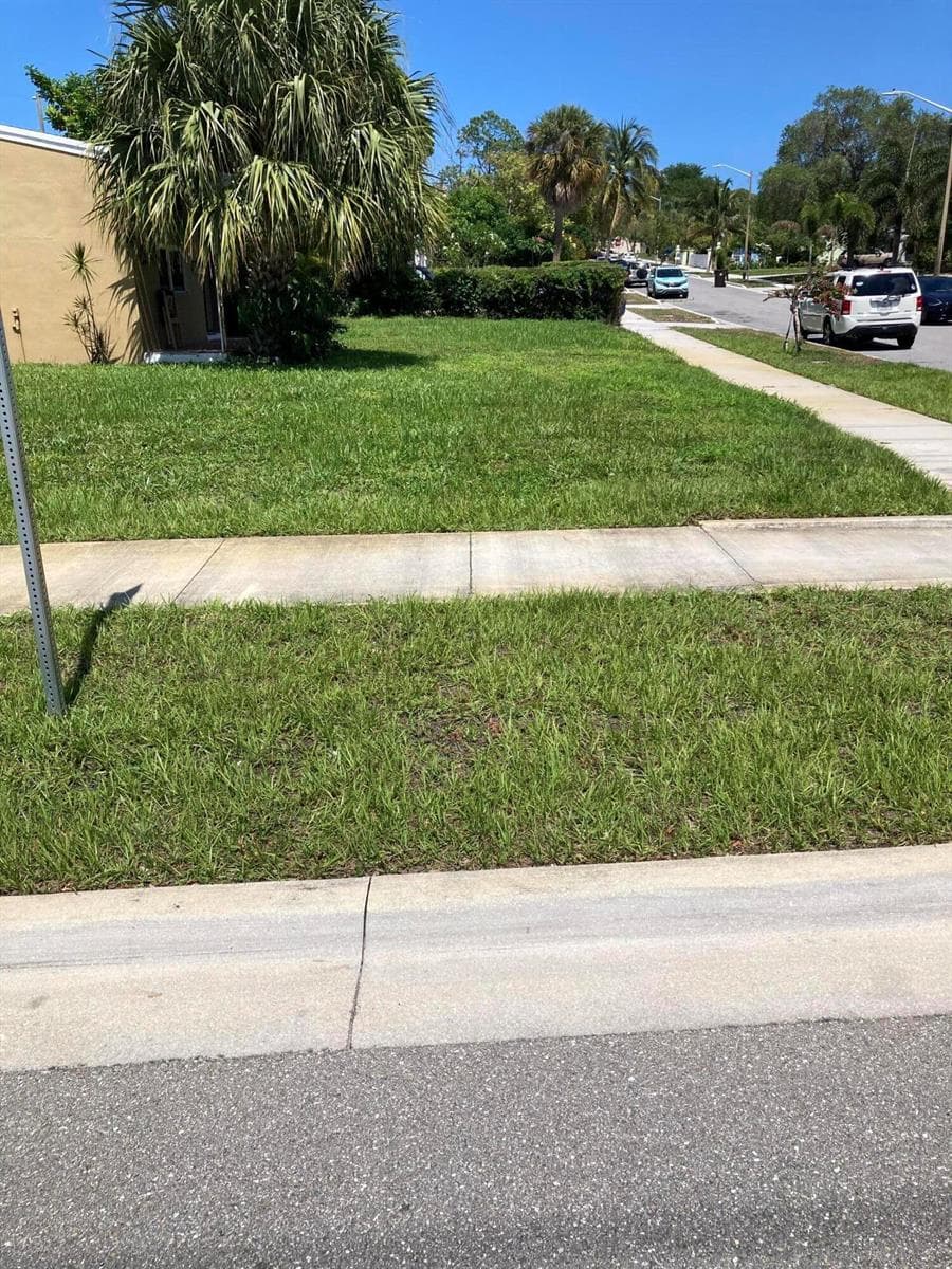 939 35TH Street, West Palm Beach FL 33407 - West Palm Beach, FL - Photo 1