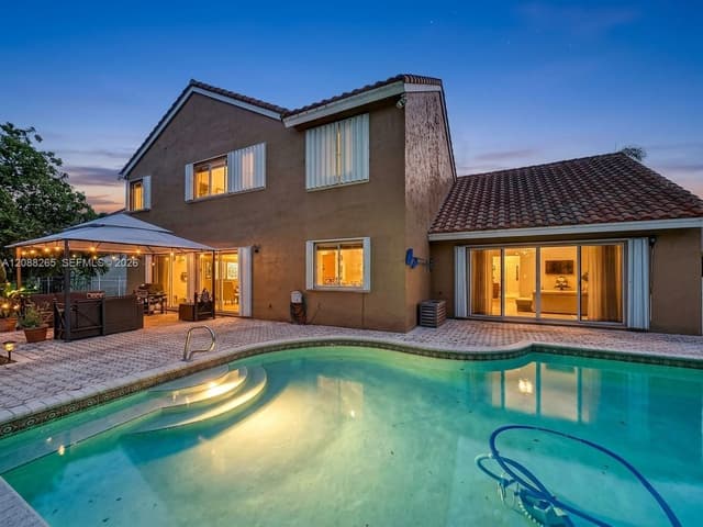 1342 NW 195th Ave, Pembroke Pines FL 33029 - Pembroke Pines, FL - Photo 2