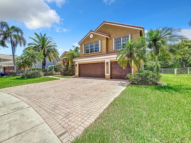 1342 NW 195th Ave, Pembroke Pines FL 33029 - Pembroke Pines, FL - Photo 3