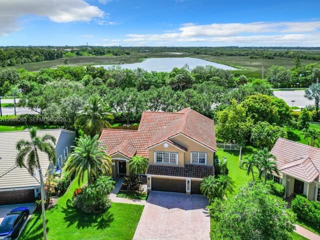 1342 NW 195th Ave, Pembroke Pines FL 33029 - Pembroke Pines, FL - Photo 4