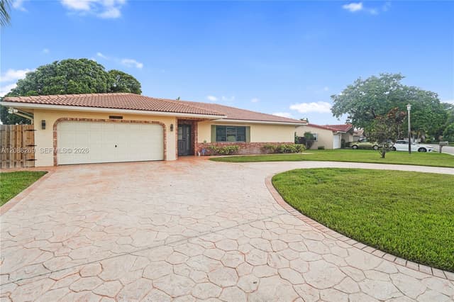 10650 NW 42nd Dr, Coral Springs FL 33065 - Coral Springs, FL - Photo 2