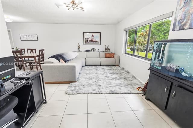 10650 NW 42nd Dr, Coral Springs FL 33065 - Coral Springs, FL - Photo 5