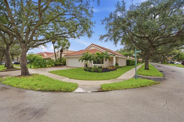 9701 NW 18TH Court, Plantation FL 33322 - Plantation, FL - Photo 2
