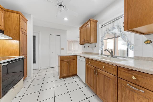 2070 SW 13TH Terrace, Boynton Beach FL 33426 - Boynton Beach, FL - Photo 4