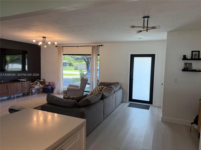 18101 SW 92nd Ave, Palmetto Bay FL 33157 - Palmetto Bay, FL - Photo 2