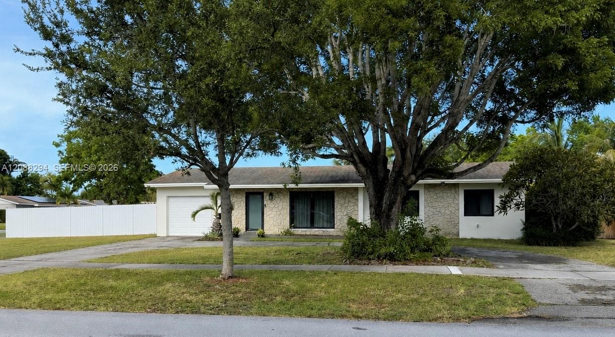 18101 SW 92nd Ave, Palmetto Bay FL 33157 - Palmetto Bay, FL - Photo 1