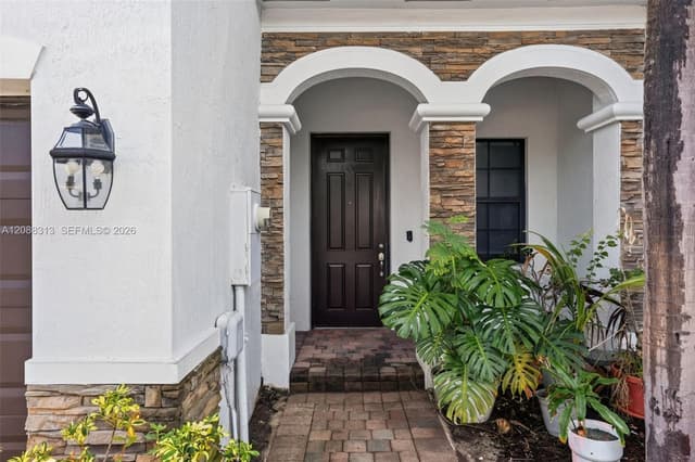 11249 NW 88th Ter, Doral FL 33178 - Doral, FL - Photo 2