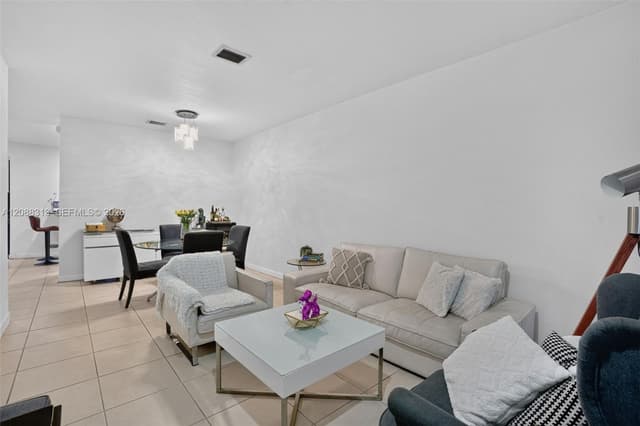 11249 NW 88th Ter, Doral FL 33178 - Doral, FL - Photo 3