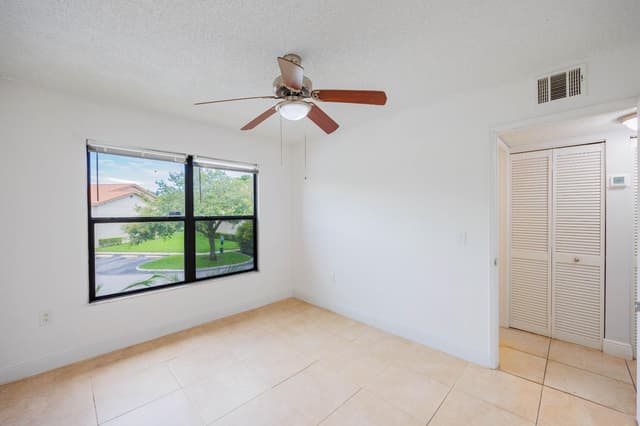 1524 Lake Crystal Drive, Royal Palm Beach FL 33411 - Royal Palm Beach, FL - Photo 5