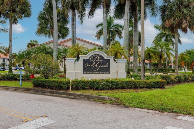 1524 Lake Crystal Drive, Royal Palm Beach FL 33411 - Royal Palm Beach, FL - Photo 4
